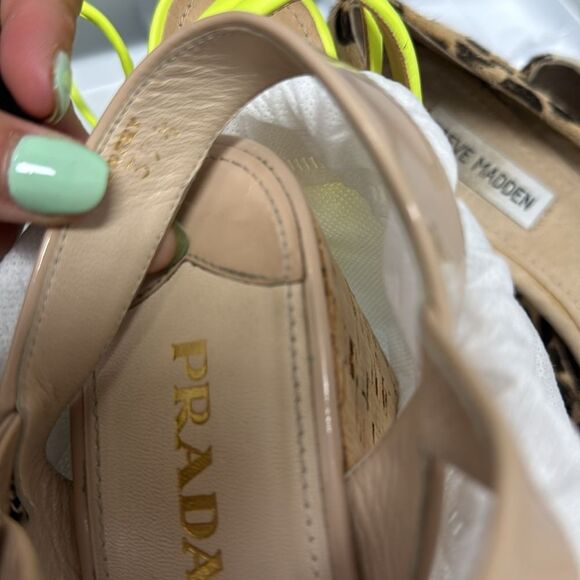 Elegant Beige Wedge Sandals PRADA Authetix Wedge Platform Patent Tan Sandals - Picture 5 of 5